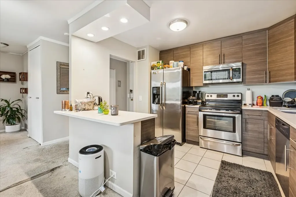 5445 North Sheridan Road Chicago IL 60640