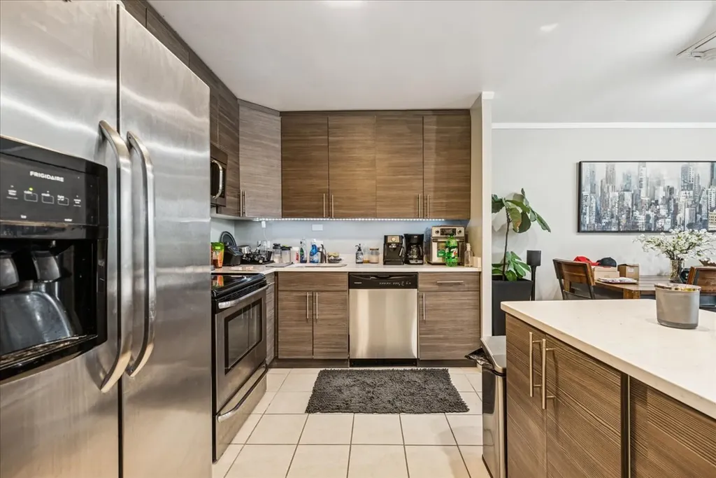 5445 North Sheridan Road Chicago IL 60640