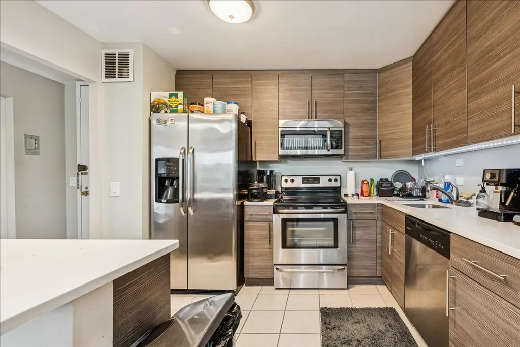 5445 North Sheridan Road Chicago IL 60640