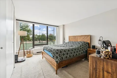 5445 North Sheridan Road Chicago IL 60640