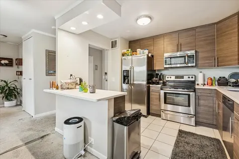 5445 North Sheridan Road Chicago IL 60640