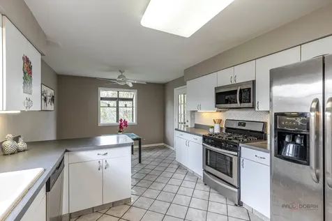 930 Ivy Lane Deerfield IL 60015