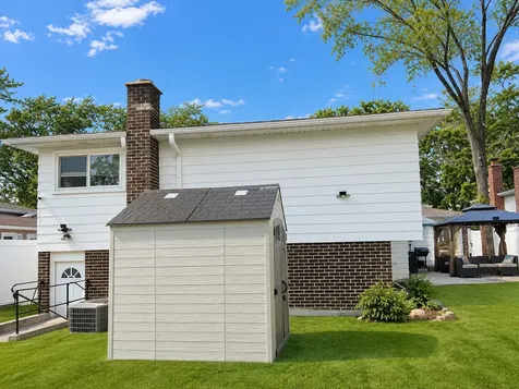 625 Devonshire Drive Des Plaines IL 60018