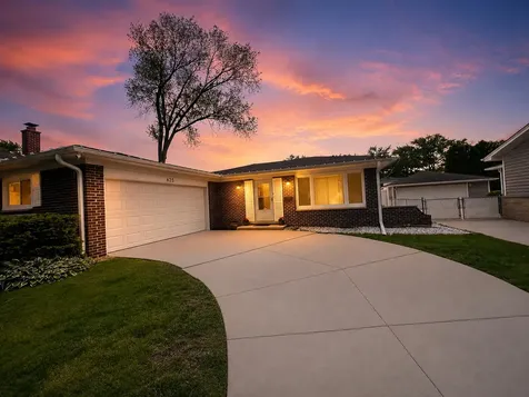 625 Devonshire Drive Des Plaines IL 60018