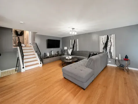 625 Devonshire Drive Des Plaines IL 60018