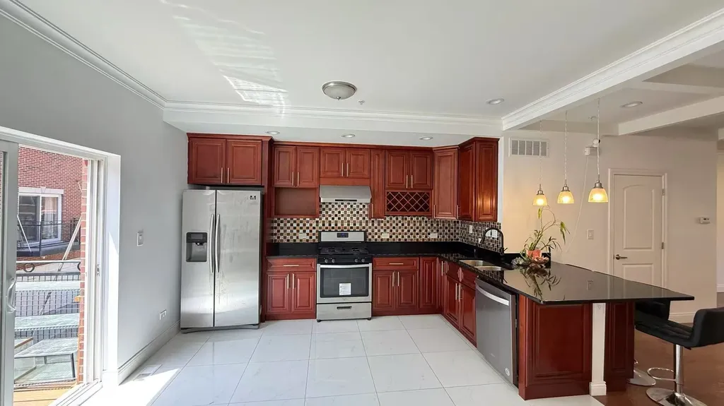 3521 South Parnell Avenue Chicago IL 60609