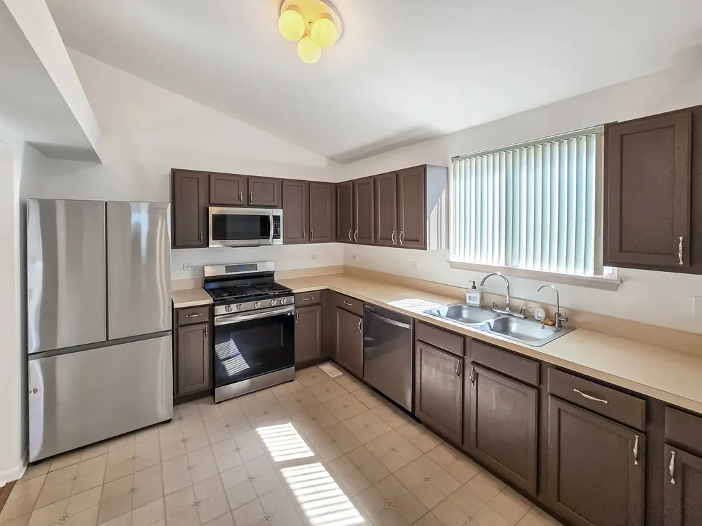 1041 Serendipity Drive Aurora IL 60504