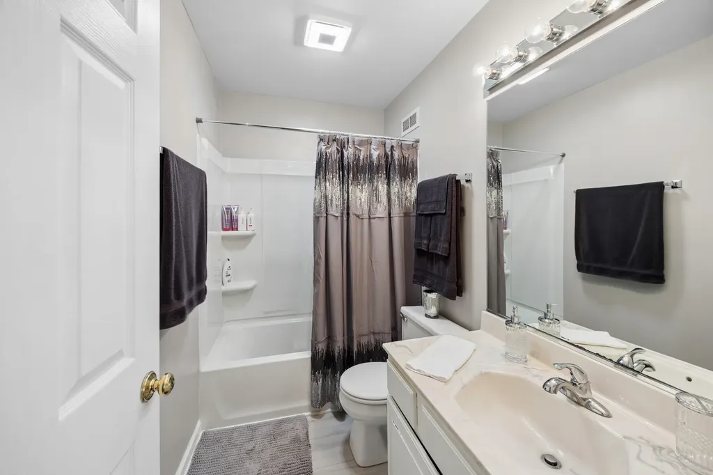 313 Candlelight Court Bolingbrook IL 60440