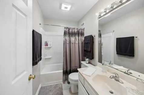 313 Candlelight Court Bolingbrook IL 60440