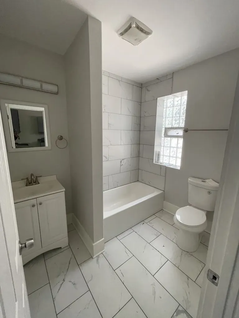 9154 South May Street Chicago IL 60620