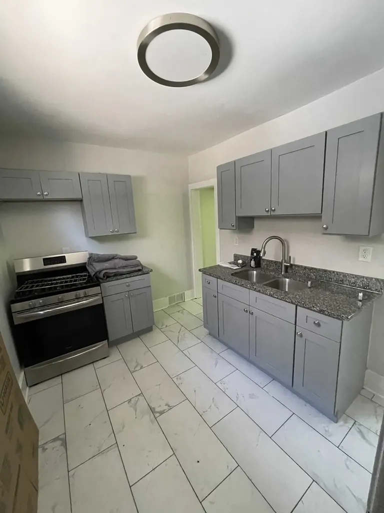 9154 South May Street Chicago IL 60620