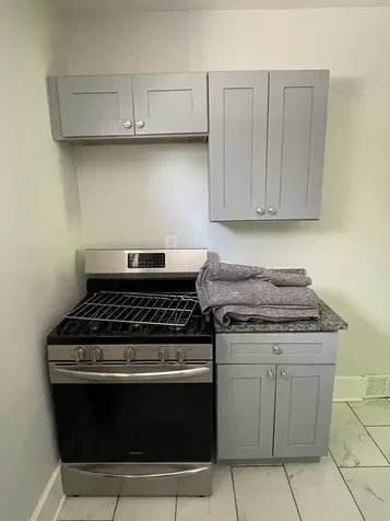 9154 South May Street Chicago IL 60620