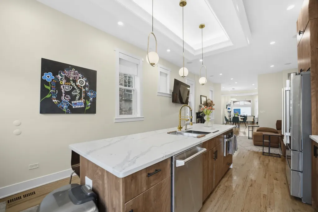 4114 South Ellis Avenue Chicago IL 60653