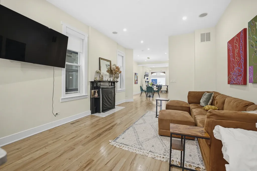 4114 South Ellis Avenue Chicago IL 60653