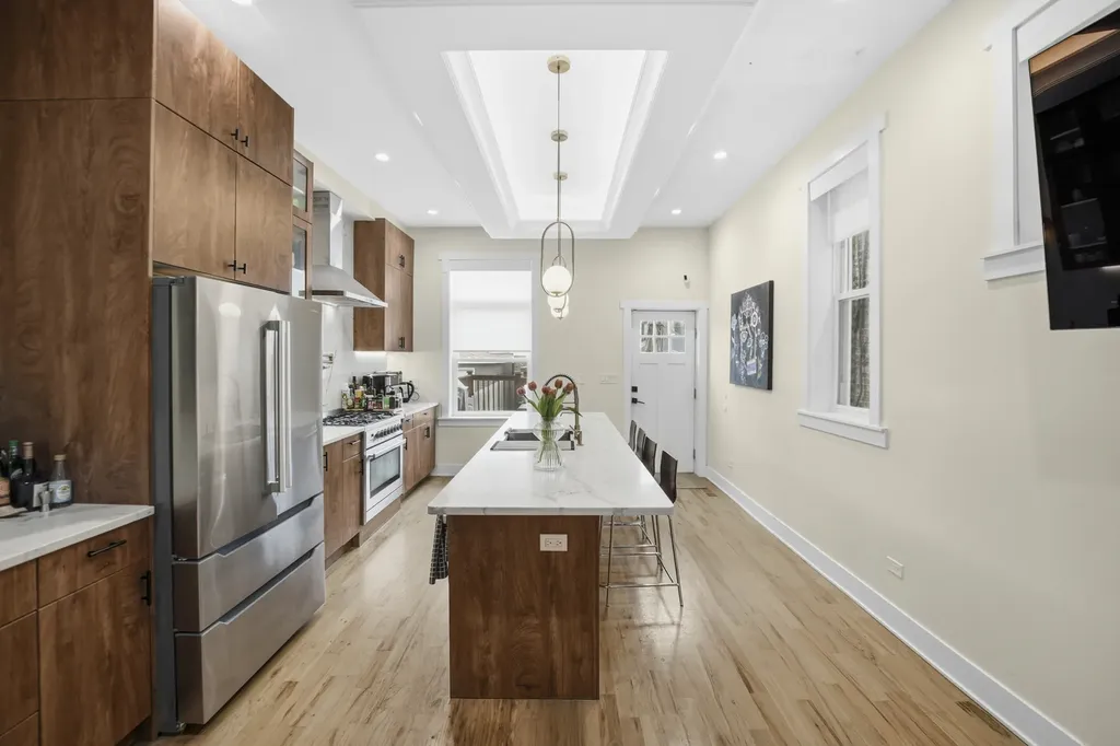 4114 South Ellis Avenue Chicago IL 60653