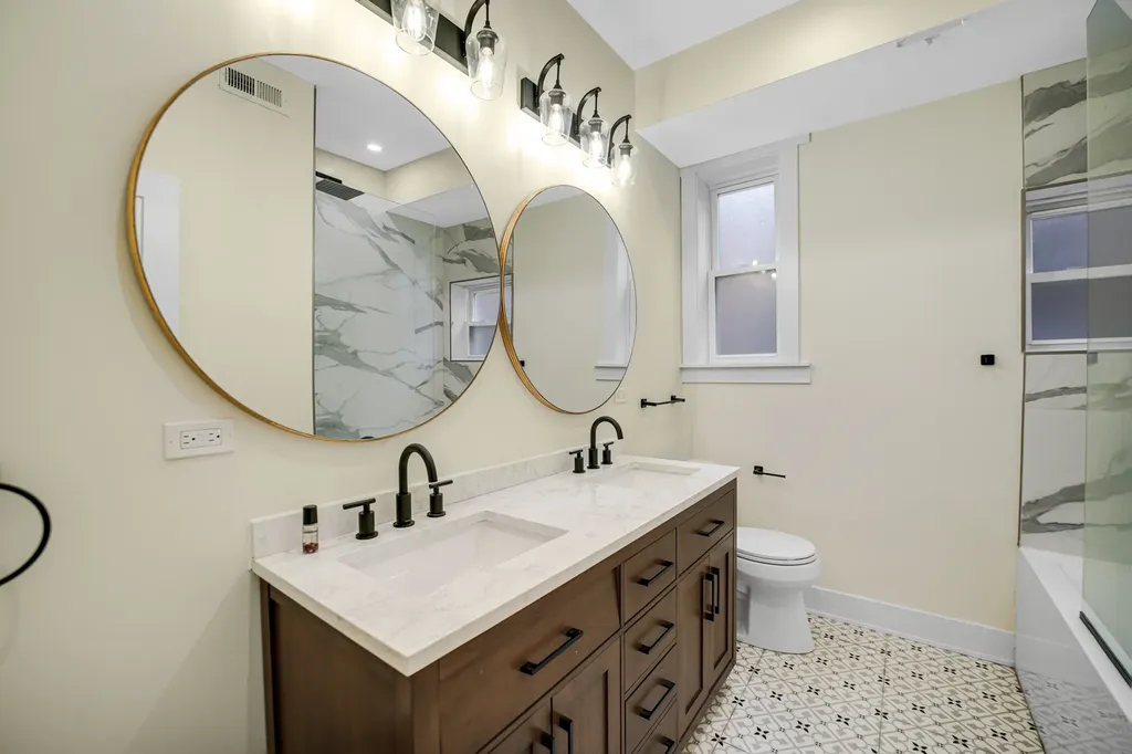 4114 South Ellis Avenue Chicago IL 60653