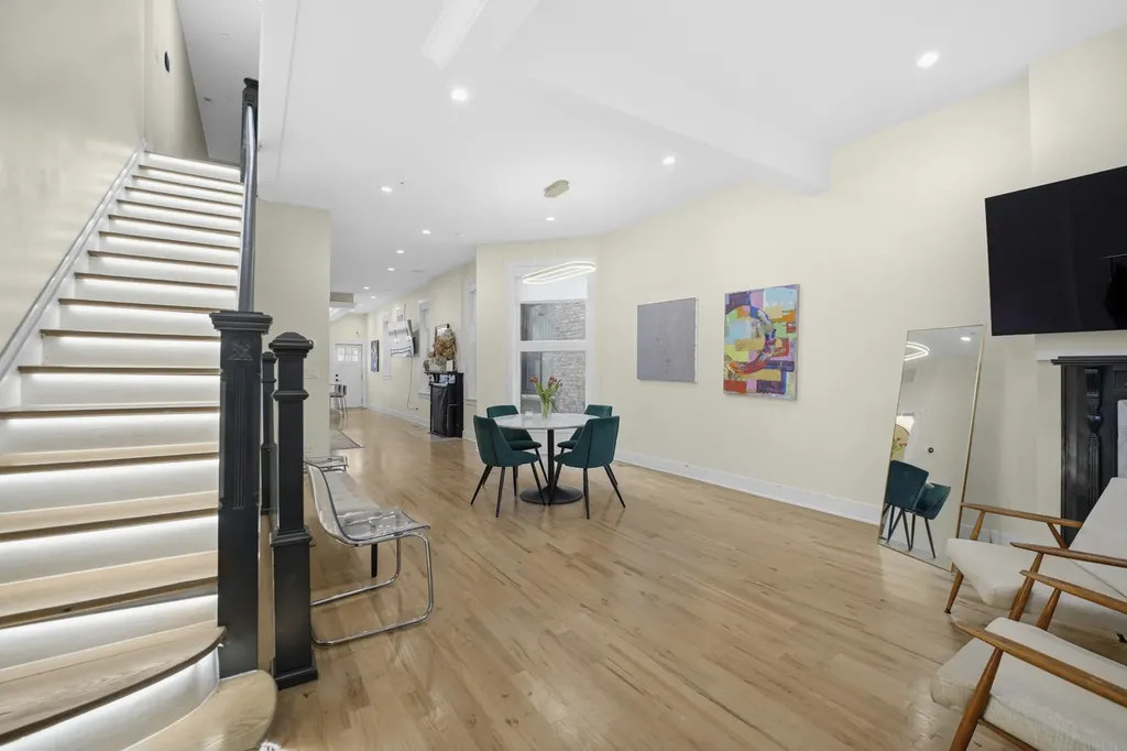 4114 South Ellis Avenue Chicago IL 60653