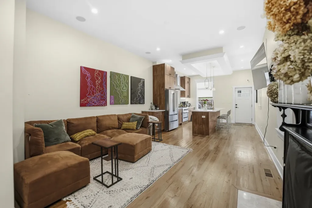 4114 South Ellis Avenue Chicago IL 60653