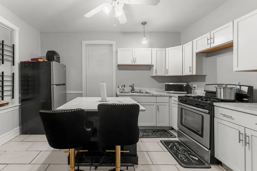 6811 South Washtenaw Avenue Chicago IL 60629