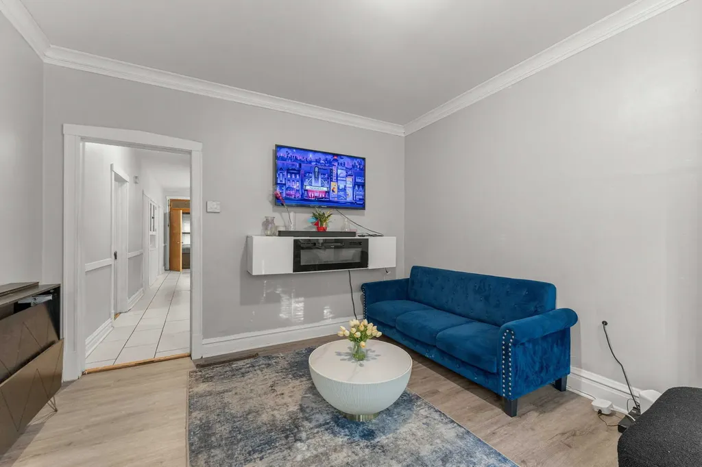 6811 South Washtenaw Avenue Chicago IL 60629