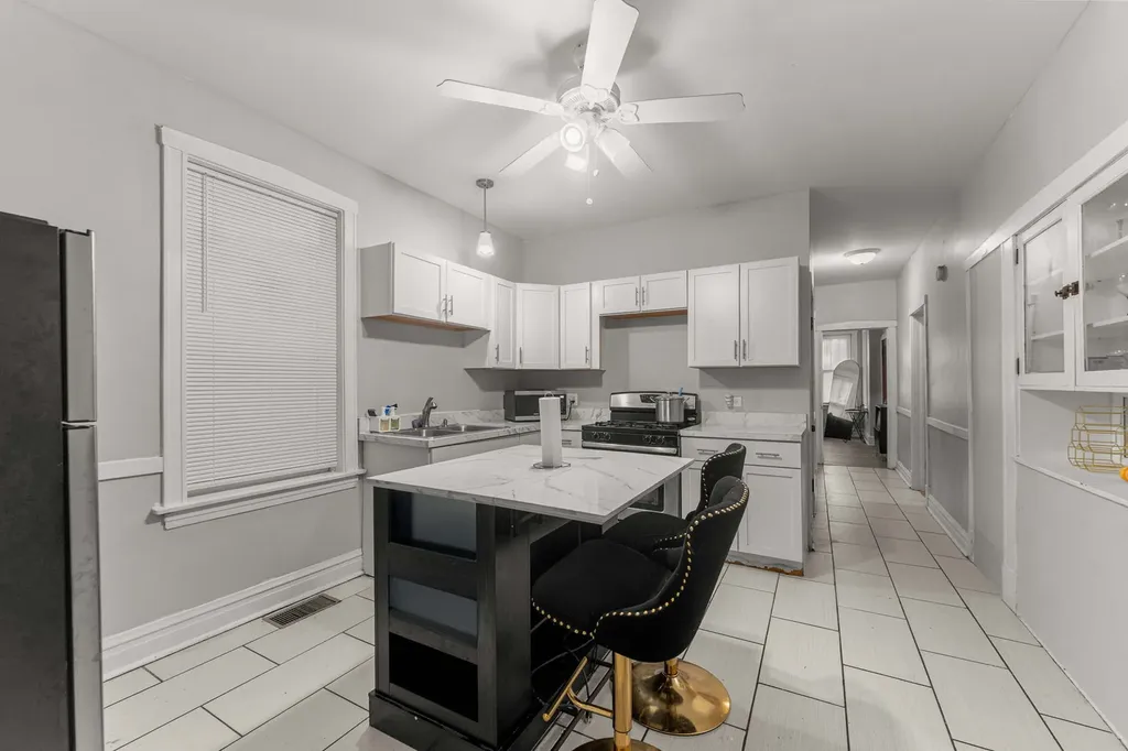 6811 South Washtenaw Avenue Chicago IL 60629
