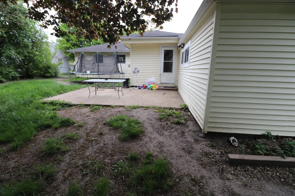 2702 Saint James Street Rolling Meadows IL 60008