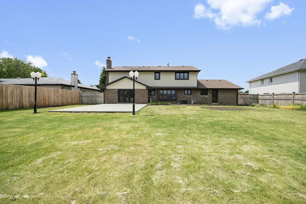 6723 Kingswood Road Willowbrook IL 60527