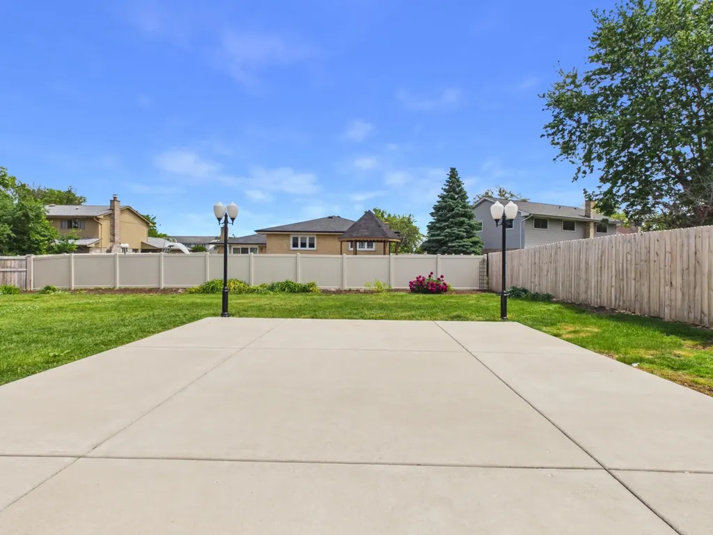 6723 Kingswood Road Willowbrook IL 60527