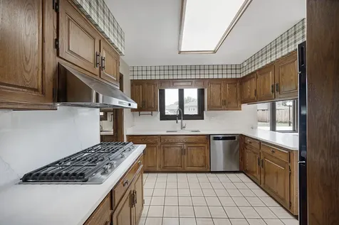 6723 Kingswood Road Willowbrook IL 60527