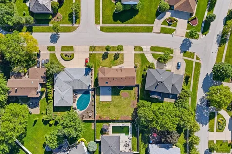 6723 Kingswood Road Willowbrook IL 60527