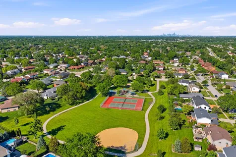 6723 Kingswood Road Willowbrook IL 60527