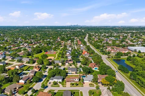 6723 Kingswood Road Willowbrook IL 60527
