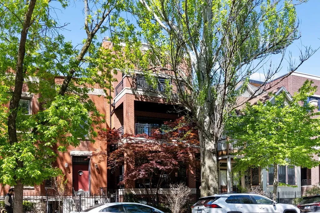 3252 North Seminary Avenue Chicago IL 60657