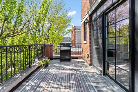 3252 North Seminary Avenue Chicago IL 60657