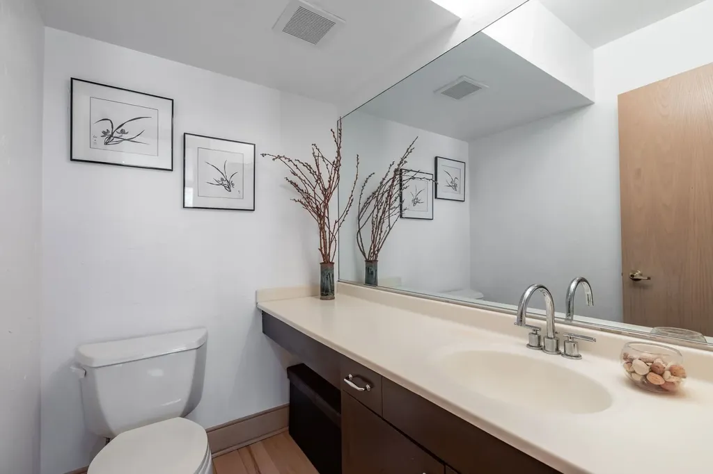1660 North Hudson Avenue Chicago IL 60614