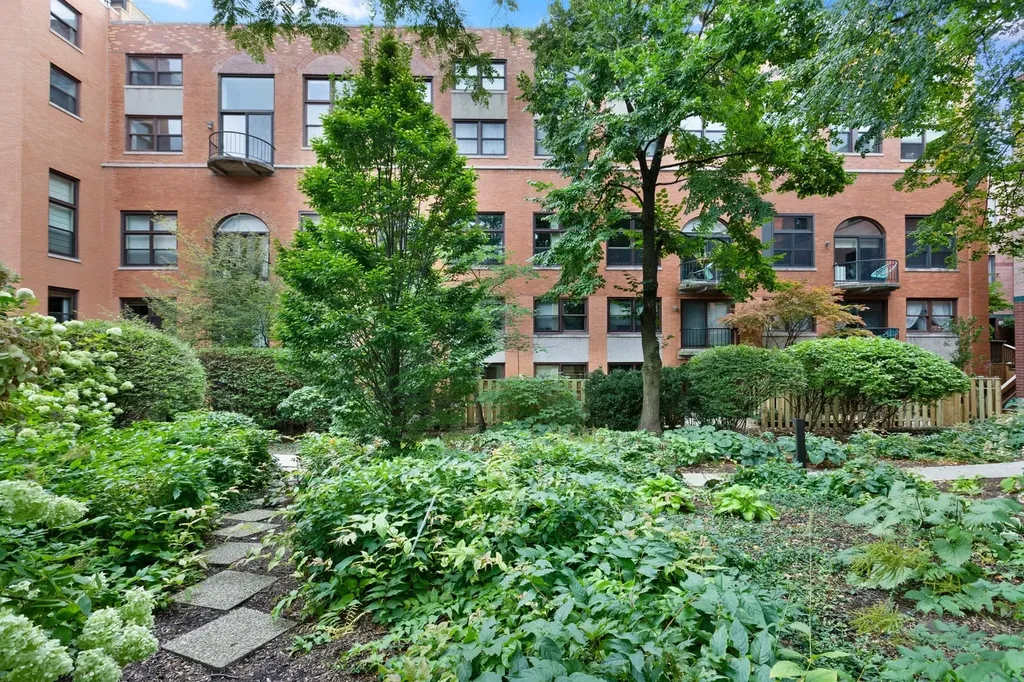 1660 North Hudson Avenue Chicago IL 60614