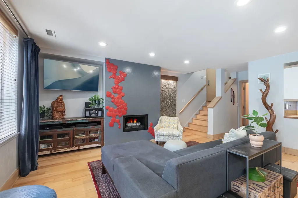 1660 North Hudson Avenue Chicago IL 60614