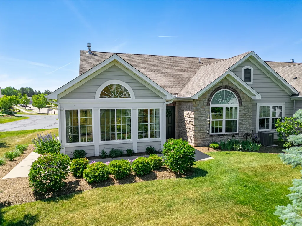 638 Handel Lane Woodstock IL 60098