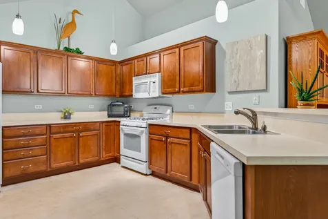 638 Handel Lane Woodstock IL 60098