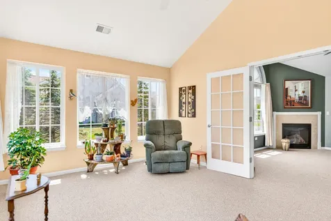 638 Handel Lane Woodstock IL 60098