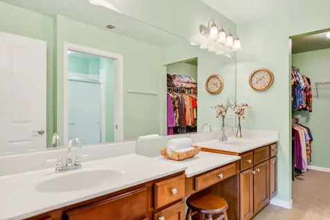 638 Handel Lane Woodstock IL 60098