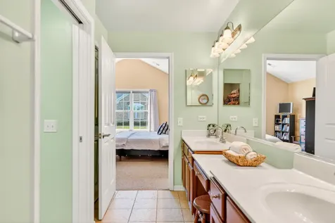 638 Handel Lane Woodstock IL 60098