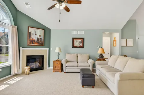 638 Handel Lane Woodstock IL 60098