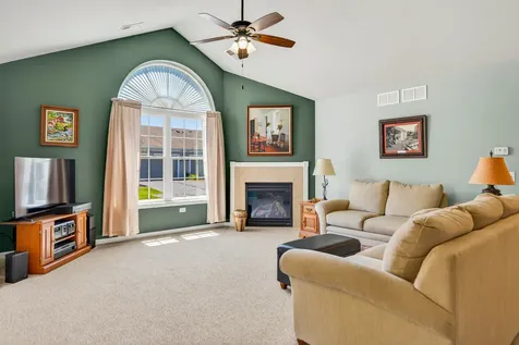 638 Handel Lane Woodstock IL 60098