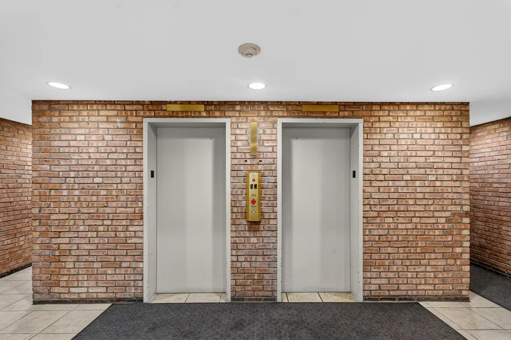 5900 Oakwood Drive Lisle IL 60532