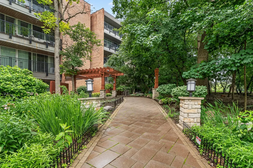 5900 Oakwood Drive Lisle IL 60532