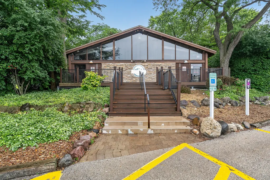 5900 Oakwood Drive Lisle IL 60532