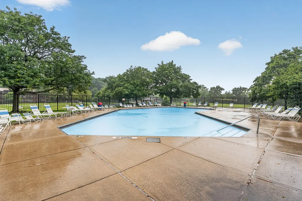 5900 Oakwood Drive Lisle IL 60532