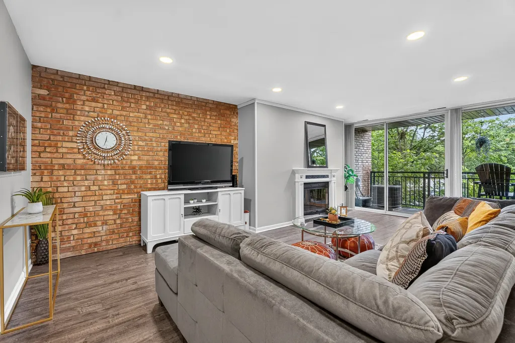 5900 Oakwood Drive Lisle IL 60532
