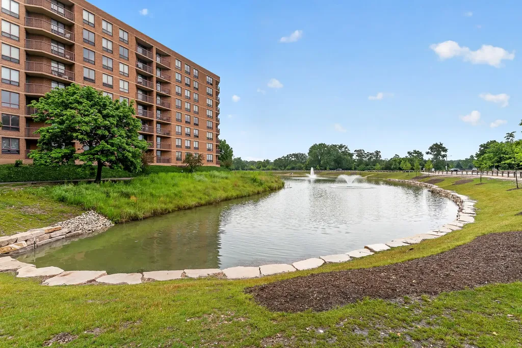 5900 Oakwood Drive Lisle IL 60532
